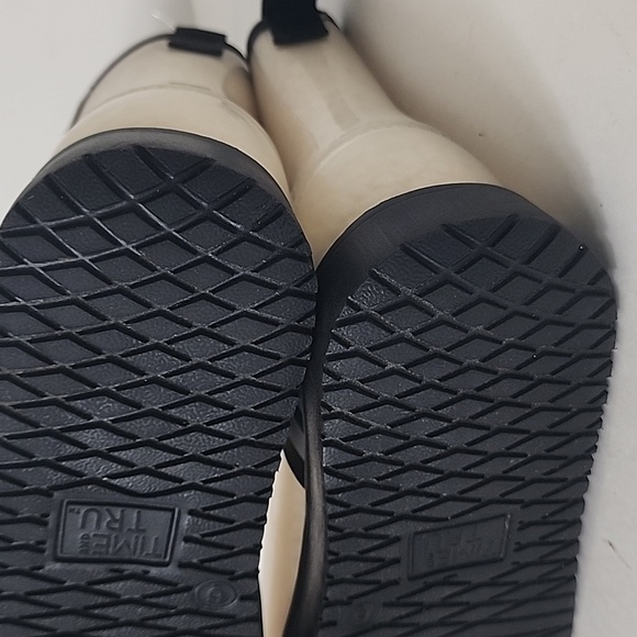 Time and Tru Women’s Winter Boots with Faux Sherpa Lining 6 Tan - Picture 10 of 11